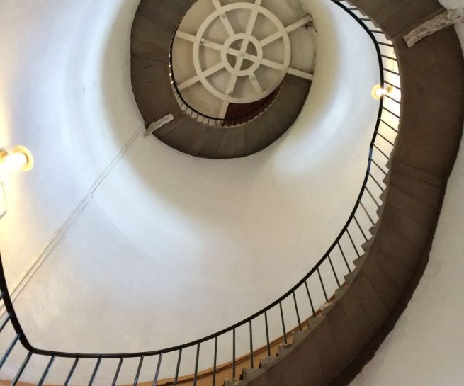 Happisburgh lighthouse paint removal using low pressure dry blasting